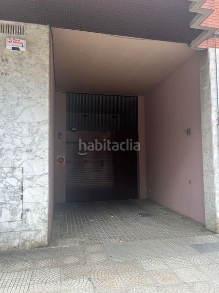 Foto e87574bf-72fd-4b24-844d-21b0c0c3b198. Parking coche en Olot