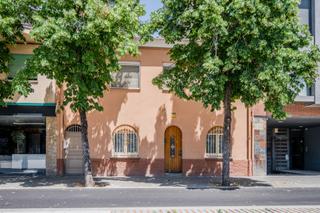 Casa adossada a Venat. Casa con dos viviendas en paisos catalans salt