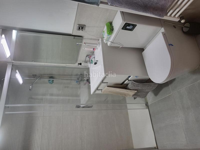Foto ebb8aa02-fe31-48d2-9792-d2487e519932. Piso  con balcón y párquind en Palau Girona
