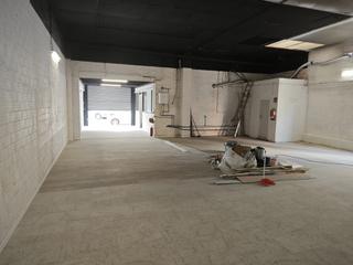 Miete Fabrikhalle  De raset. Nau amb altell