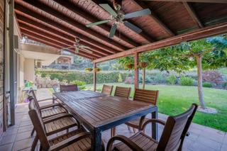 Casa  De la general. Casa con jardn