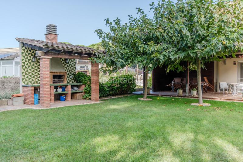 Foto adf7eeb4-5330-4c72-8f3c-bf287df9d655. Casa  con jardín en Caldes de Malavella