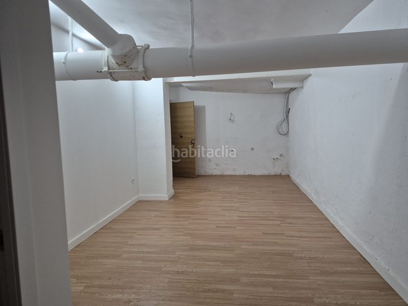 Foto fff58d32-66c2-4aec-babb-128504b98c23. Local comercial a Baix Guinardó Barcelona