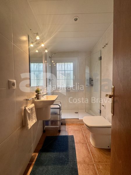 Foto 0dfaf9f0-361d-43dc-8321-f8dfe12ad385. Apartament amb aparcament a Canyelles Lloret de Mar