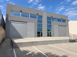Miete Fabrikhalle in Riudellots de la Selva. Nau tipus c de 1200m2 amb oficines