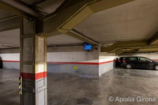 Autoparkplatz in Maluquer salvador 11. 2 places a preu d'un cotxe petit