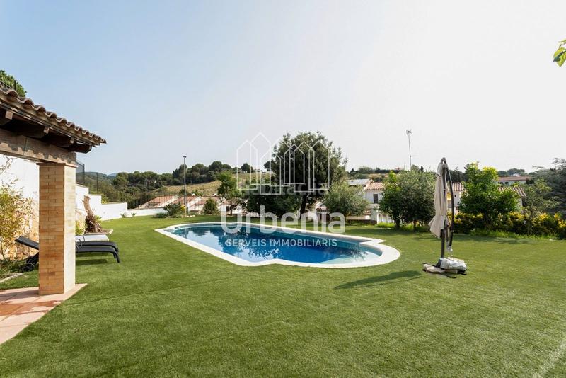 Foto 00677934-5ace-46e3-a426-382c810bd5f5. Casa amb calefacció aparcament piscina a Urbanitzacions Arenys de Mar