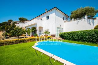 Haus in Sant Cebrià de Vallalta. Magnifica casa a 4 vientos con una de las mejores vistas de toda