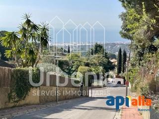 Landgut in Cabrils. Solar en venta formado por tres parcelas edificables