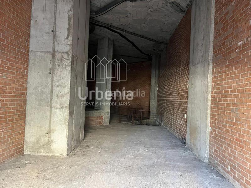 Foto bf04af62-f9ea-4106-aecc-f13b80c8339f. Local comercial  y con 190 m2. en Mataró