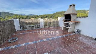 Casa en Santa Susanna. Descubre tu próximo hogar en la encantadora urbanización la vall