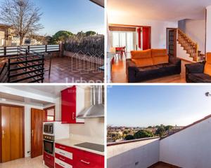 Maison à Premià de Dalt. Casa adosada en premià de dalt !!