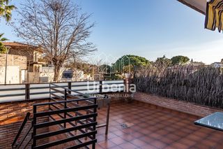 Maison à Premià de Dalt. Casa adosada en premià de dalt !!