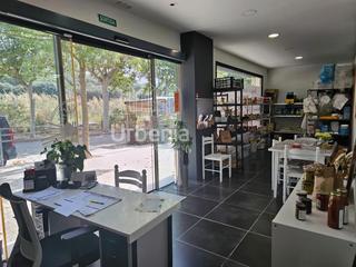 Lloguer Local Comercial a Arenys de Munt. Oportunidad en adquirir un negocio ya montado!!