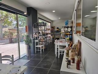 Lloguer Local Comercial a Arenys de Munt. Oportunidad en adquirir un negocio ya montado!!