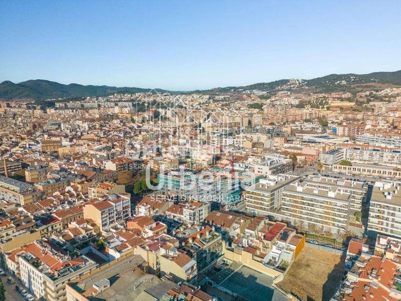 Foto 0730a663-d804-4c1a-91a0-3673db105a63. Local comercial local listo para empezar tu negocio en Mataró