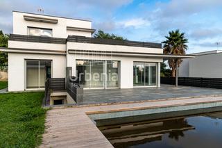 Chalet in El Balís - Can Calella. La promoción cuenta con 4 viviendas unifamiliares aisladas y est