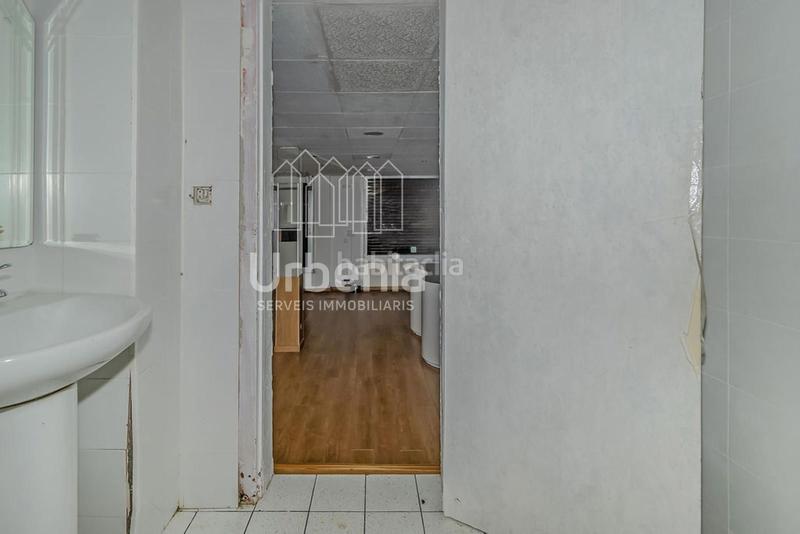 Foto d22b6390-e560-427b-92d9-ffcc1d6d632e. Local comercial  en venta con una superficie de 94 m situado en la localidad , provincia de barcelona. en Mataró