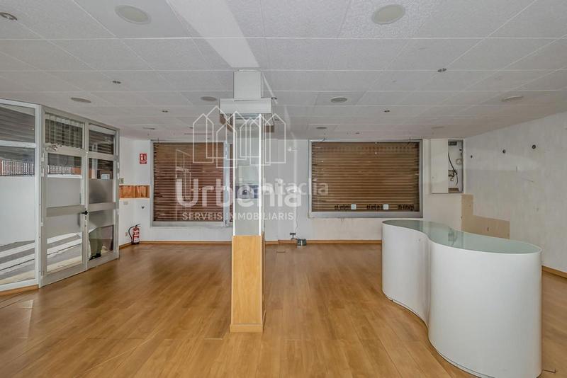 Foto e55a5394-ca08-4013-8ede-6c1c8521737a. Local comercial  en venta con una superficie de 94 m situado en la localidad , provincia de barcelona. en Mataró