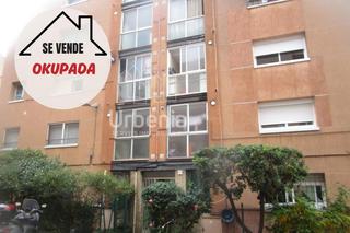 Pis  Grup de les santes. Oportunidad sólo para inversores. inmueble okupado.