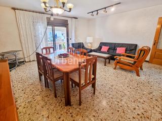 Appartamento in Rocafonda. Pisazo en rocafonda ideal para familias numerosas ya que tiene m