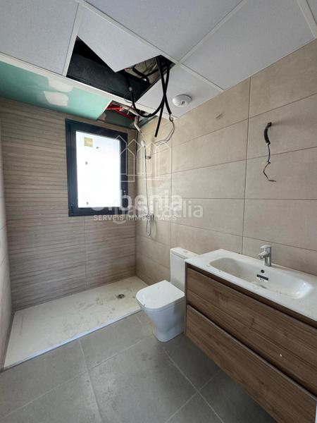 Foto 31dae184-4245-4d73-85ed-edb508077aaf. Piso planta baja de obra nueva con amplia terraza, una plaza de parking ubicada en Almería