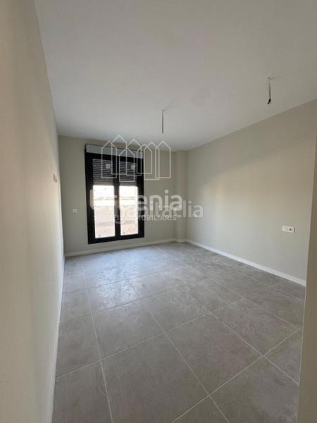 Foto 46d34e1a-9f21-47ed-a5fa-871491bf8173. Piso planta baja de obra nueva con amplia terraza, una plaza de parking ubicada en Almería