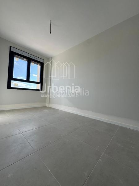 Foto 515833d7-7a88-4019-ac66-1a216c0cdfc3. Piso planta baja de obra nueva con amplia terraza, una plaza de parking ubicada en Almería