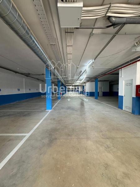 Foto fb9bd681-d5ea-4a38-9597-1f1523c0f443. Piso planta baja de obra nueva con amplia terraza, una plaza de parking ubicada en Almería