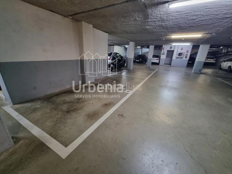 Foto 7d7c2d68-db74-49b0-8ca5-1539d4caf2de. Aparcament cotxe a Via Europa - Parc Central Mataró