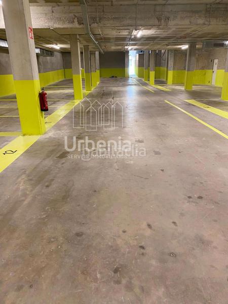 Foto 40acfa9d-d68e-4323-92f8-c4e466dbdaba. Aparcament cotxe a Centre Mataró
