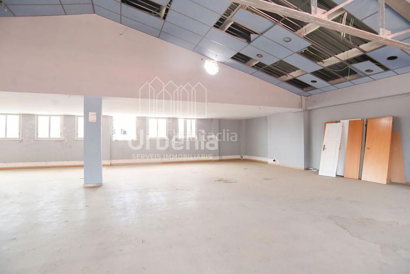 Foto 3d70f6ce-32b6-478f-9176-e3fb9a855b6a. Local comercial a Rocafonda Mataró