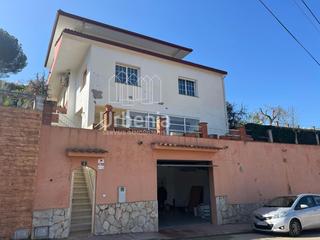 Haus in Sant Cebrià de Vallalta. Impresionante  casa de 4 vientos en sant cebria de vallalta