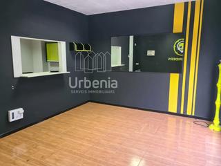 Lloguer Local Comercial a Poblenou. Gran local reformado con aire acondicionado !