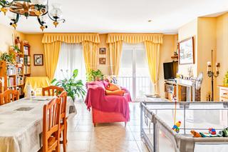 Casa adossada a Nucli Urbà. Vive en el corazón de argentona! casa adosada con patio, garaje