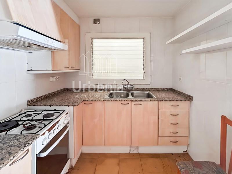 Foto 15f307f3-a934-4bcf-9a42-f054871f65ff. Piso amplio piso con balcón ! en Poblenou Pineda de Mar