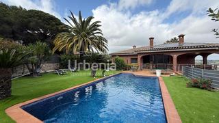 Xalet a Nucli Urbà. Exclusivo chalet independiente en argentona  elegancia, confort