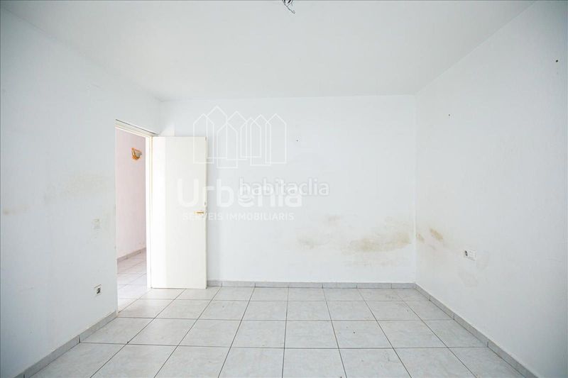 Foto b7fcb3d8-8f2e-4ffc-bd3d-bda0ccd3194c. Pis amb calefacció a Castelló d´Empúries