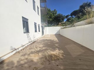 Pis a Pompeu fabra 10. Exclusiva planta baja de obra nueva en stella maris arenys de ma