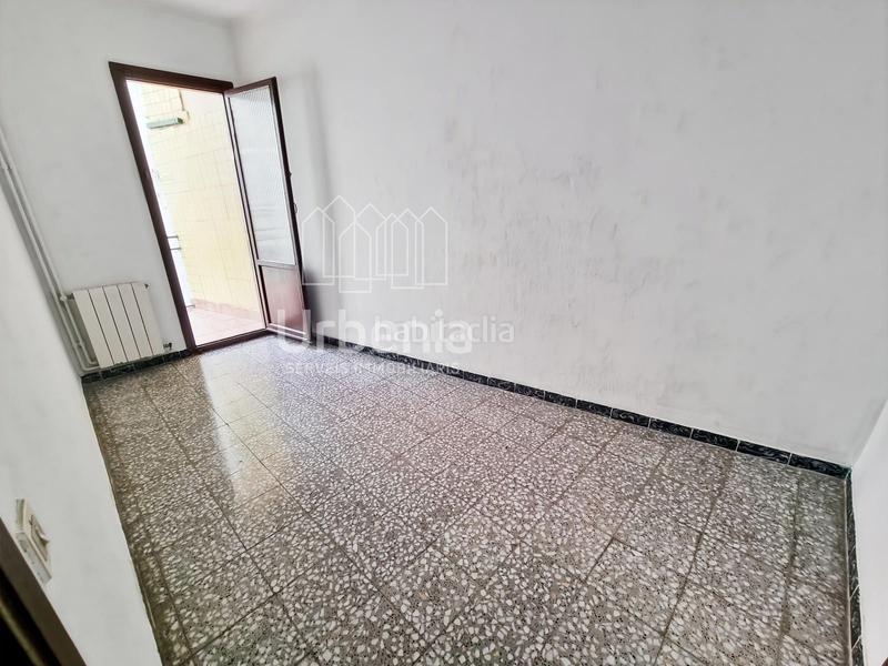 Foto 04bc952d-01a5-4a1c-a702-ee8af0b2de32. Piso  en bloque de pocos vecinos junto a ctra de mata en Mataró