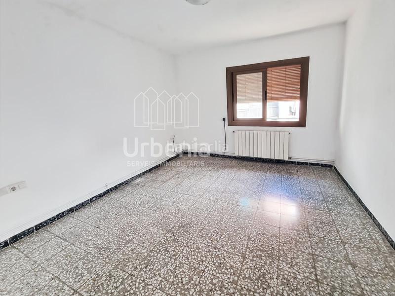 Foto 619a7a43-6bf5-492c-a83d-c8d52f666f64. Piso  en bloque de pocos vecinos junto a ctra de mata en Mataró