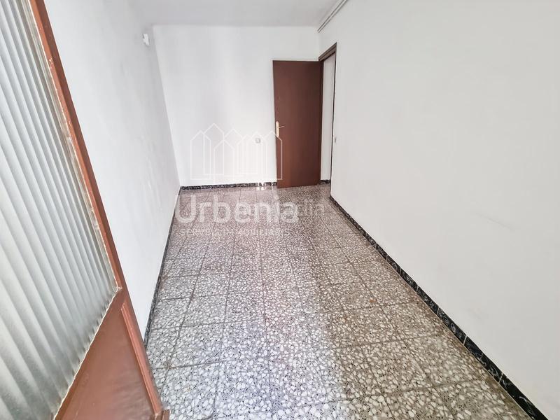 Foto fad4db59-ac8b-420b-ba31-880f8ea0dcf4. Piso  en bloque de pocos vecinos junto a ctra de mata en Mataró