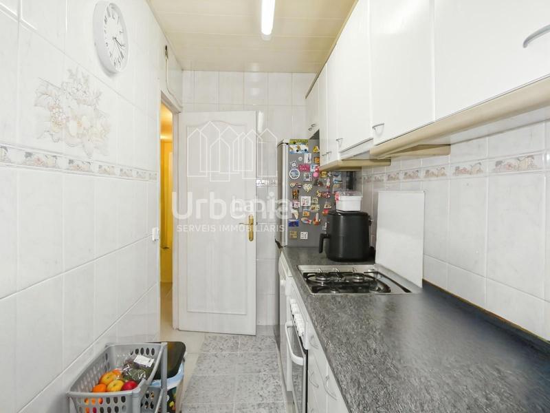 Foto afc2c378-d1a5-49c3-a0c5-bd379ac4e683. Piso en barri cotet en una calle tranquilísima y en bloque de pocos vecinos. en Premià de Mar