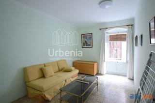 Haus in Centre. Casa con gran local y dos viviendas a reformar en mataró