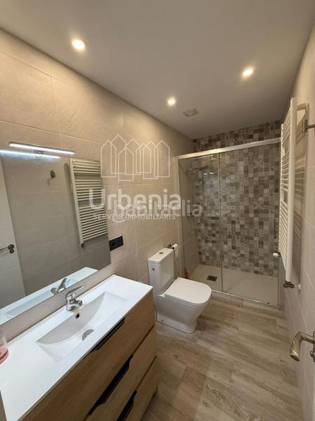 Foto 094f801e-a8fa-42dd-b7e7-cf2afe909927. Casa vive la esencia en una casa de pueblo totalmente reformada, lista para estrenar! en Calonge