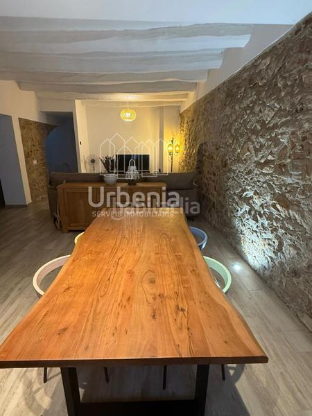 Foto 5856f5dc-ddaa-4ee7-bd45-5540b11aa002. Casa vive la esencia en una casa de pueblo totalmente reformada, lista para estrenar! en Calonge
