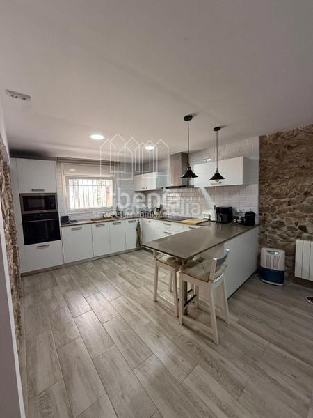 Foto a679f38a-79f8-446c-8886-176a4cc55e47. Casa vive la esencia en una casa de pueblo totalmente reformada, lista para estrenar! en Calonge