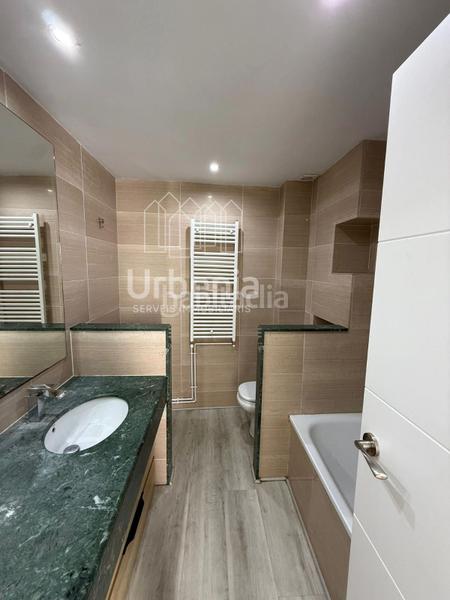 Foto c327e613-f223-4781-88f0-9dab5fcec62f. Casa vive la esencia en una casa de pueblo totalmente reformada, lista para estrenar! en Calonge