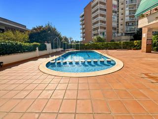 Pis a Poblenou. Piso en pineda de mar con piscina comunitaria y parquing opciona