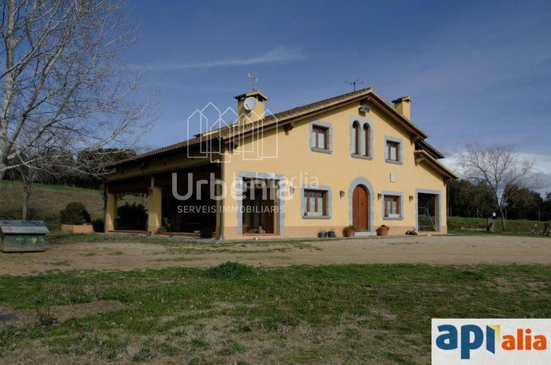 Foto 1b0a0017-7b1e-47c9-b2b7-204f1a56f567. Casa amb calefacció aparcament a Llinars del Vallès